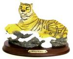 PDJ-107 7670 - Figure tiger on rock w/wood base 8in